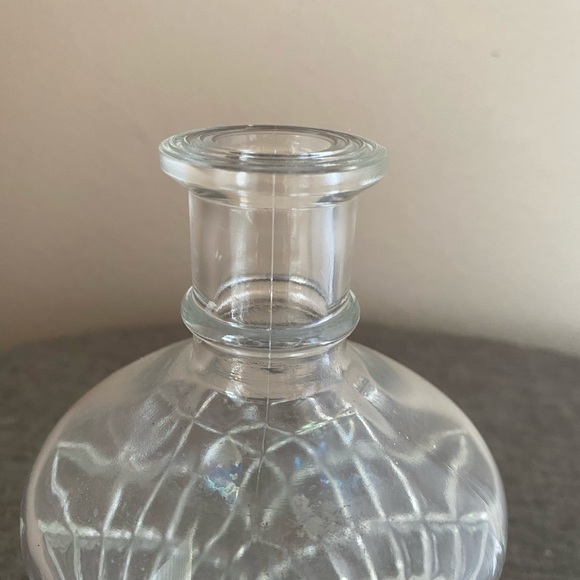 Small Glass Decanter Diamond Pattern 9.5”H - Picture 11 of 11